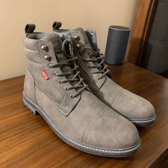 Levi’s Boots - Picture 1 of 4